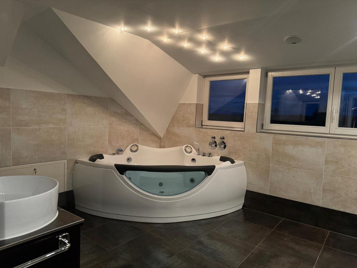 205 Qm "Traumtor" Mit Sauna, Whirlpool, Kamin Und 3 Terrassen Mit Blick In Die Boehmisch Saechsische Schweiz เดรสเดน ภายนอก รูปภาพ