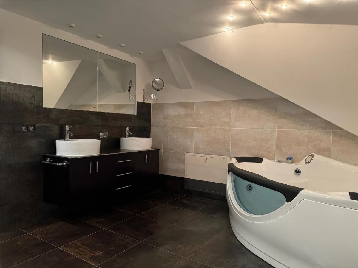 205 Qm "Traumtor" Mit Sauna, Whirlpool, Kamin Und 3 Terrassen Mit Blick In Die Boehmisch Saechsische Schweiz เดรสเดน ภายนอก รูปภาพ